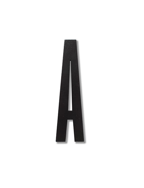 Zwarte houten letter (A-Z)